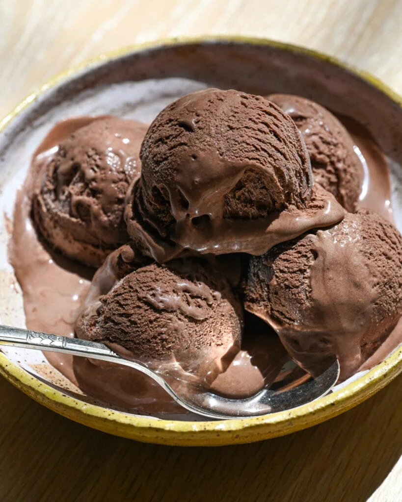 no churn chocolate ice cream 7 819x1024 1