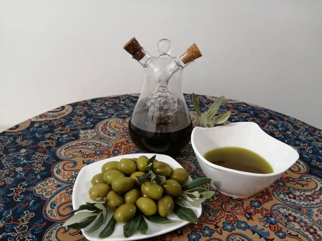 خرید زیتون با هسته