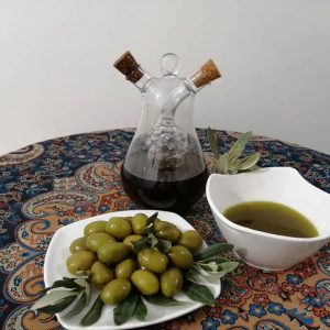 خرید زیتون با هسته